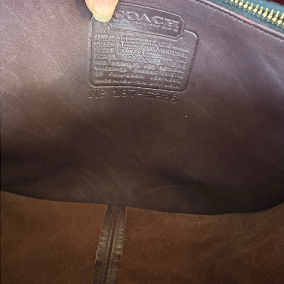 Vintage Coach PRISTINE NYC 70s 80s Bordeaux Cowhide Leather Classic Shoulder Bag - Picture 4 of 12